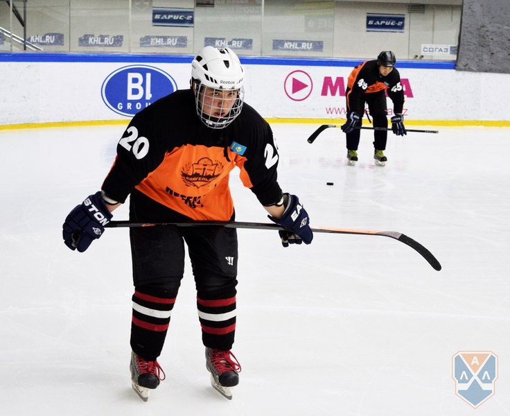 Айдар Абинов- лучший бомбардинр АЛХЛ 2016-20147 в дивизионе «Дебютант»