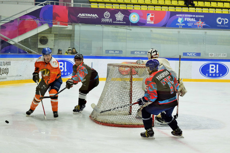 Команда «Hockey Man» дважды обыграл «Tigers» и вышла в 1/4  плей-офф