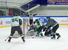 Новичок лиги ЛХК «Родина» обыгрывает «Волков»