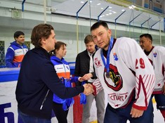 Награждение призеров дивизиона «Дебютант» сезона АЛХЛ 2017-2018