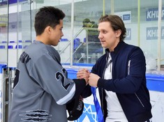 Награждение призеров дивизиона «Дебютант» сезона АЛХЛ 2017-2018