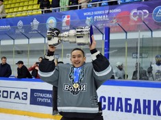 Награждение призеров дивизиона «Дебютант» сезона АЛХЛ 2017-2018