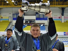 Награждение призеров дивизиона «Дебютант» сезона АЛХЛ 2017-2018