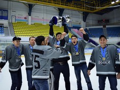 Награждение призеров дивизиона «Дебютант» сезона АЛХЛ 2017-2018