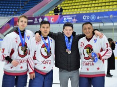 Награждение призеров дивизиона «Дебютант» сезона АЛХЛ 2017-2018