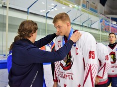 Награждение призеров дивизиона «Дебютант» сезона АЛХЛ 2017-2018